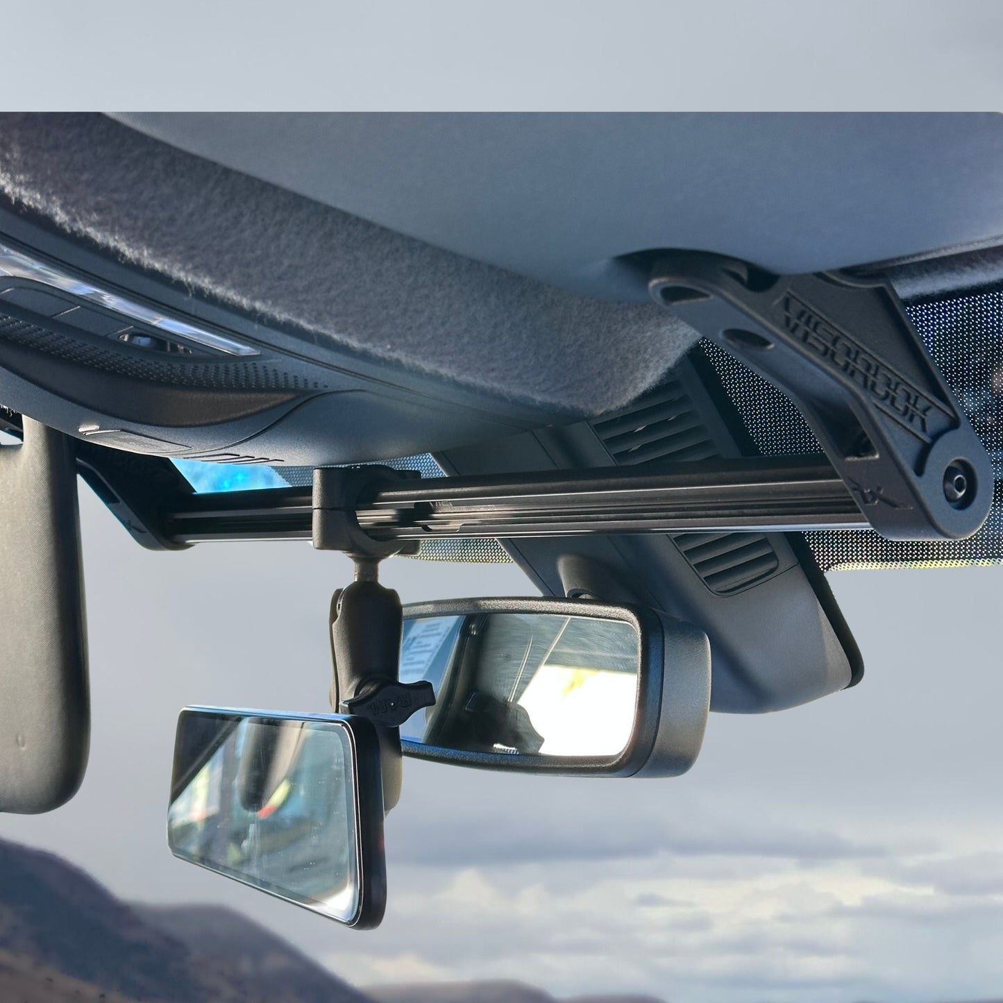 Sprinter Van Visor Tube Mount for Navigation Devices and Accessories – TERRA X Visordok TubeTrak